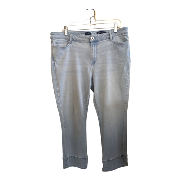 J. Jill Denim - J Jill Authentic Fit Cropped Light Wash Raw Hem Capris Size 36 Waist Stretch